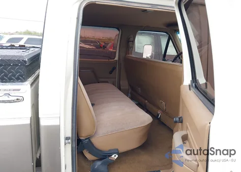 1989 Ford F350 z USA, uszkodzony, nr VIN 2FTJW35G1KCA26483